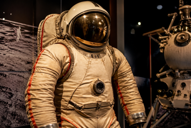 Советский лунный скафандр «Кречет» всплыл на продаже: за него требуют миллионы
